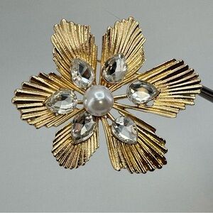 New Gold Tone Flower Brooch Crystal Rhinestone Faux Pearl Statement Pin